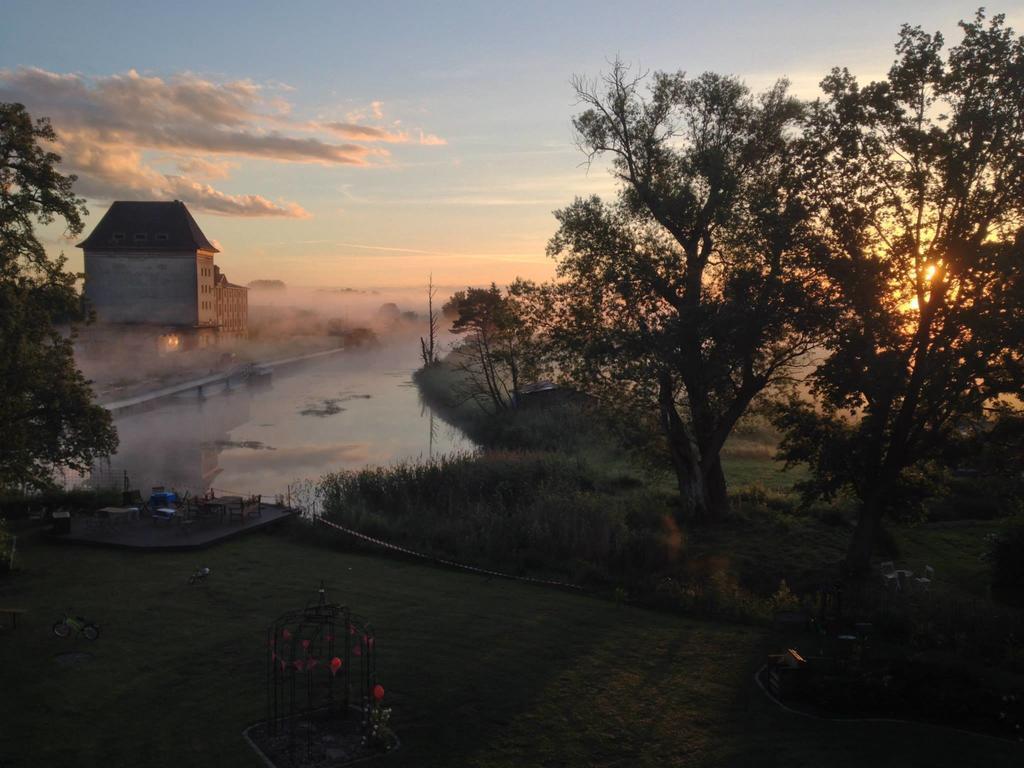 B&B Muehlenvilla Am Buetzower Hafen Exteriör bild