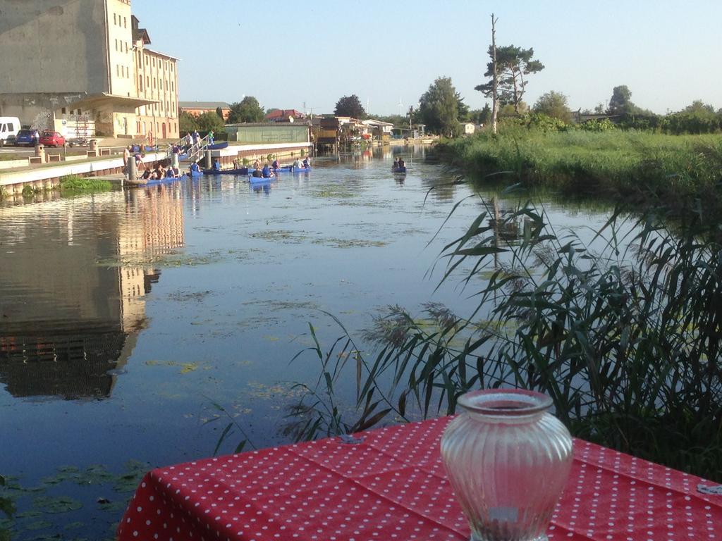 B&B Muehlenvilla Am Buetzower Hafen Exteriör bild